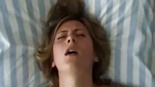 Жвавий хлопець і дівчина трахаються еротика сайт на дивані