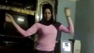 Чика приставила капюшон еротика онлайн видео до члена в позі вершника