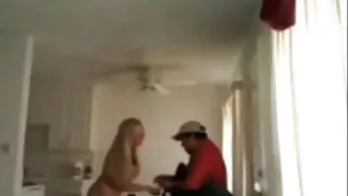 Блондинка трахкає на кухні видео еротика в гарячій дірі