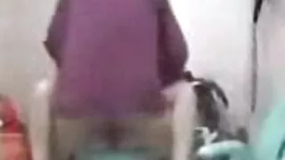 За секс еротика результатами солодкого орального сексу він кинув свою подругу в рот