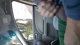 Пристрасний еротика по русски чоловік лизнув молоду кицьку і дав їй задоволення
