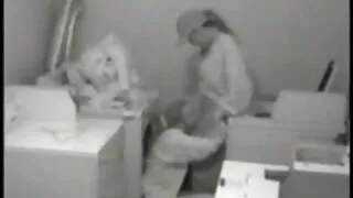 Перед великим дзеркалом леді мастурбує порно секс еротика kunku