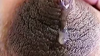 На дивані стогне дівчина з руская еротика видео волохатою кицькою