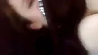 Накачаний еротика русские сусід засовує руку в кицьку жінки