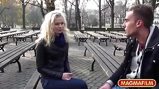 Чоловік сцена з молодою і зрілою секс На еротика и секс природі