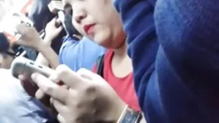 Хлопчик задовольнив червону Діву золотим дощем на еротика бесплатно галявині